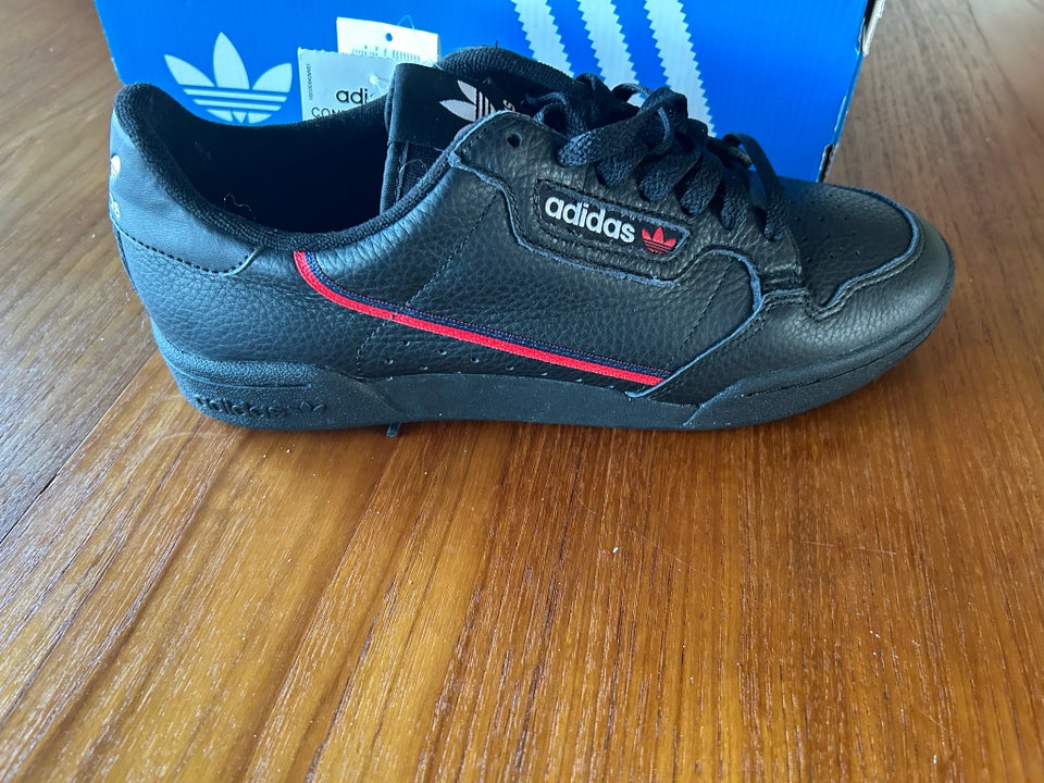 Sneakers, str. 42, Adidas “Continental 80”