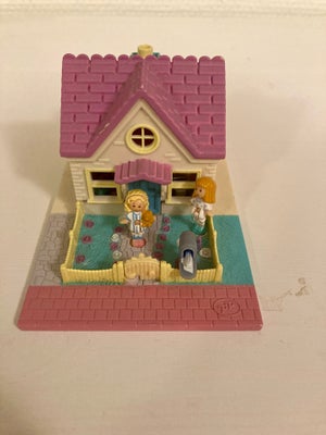 Polly Pocket, Polly’s cozy cottage, Polly’s cozy cottage er et sæt fra 1993. Soveværelse ovenpå, stu