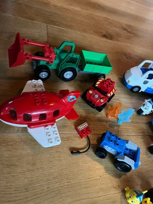 Lego Duplo, Lego køretøjer
- brandbil med ild og vand
- traktor med vogn
- traktor med skovl
- fly 