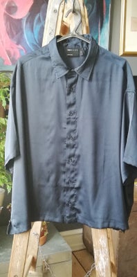 Skjorte, Asos Design, str. M,  Lys marineblå,  Polyester,  Næsten som ny, 

Brugt én gang.
To fit ch
