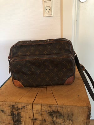 Skuldertaske, Louis Vuitton, læder, Lækker Louis Vuitton taske
Ny pris er 15 tusind
Kan sendes hurti