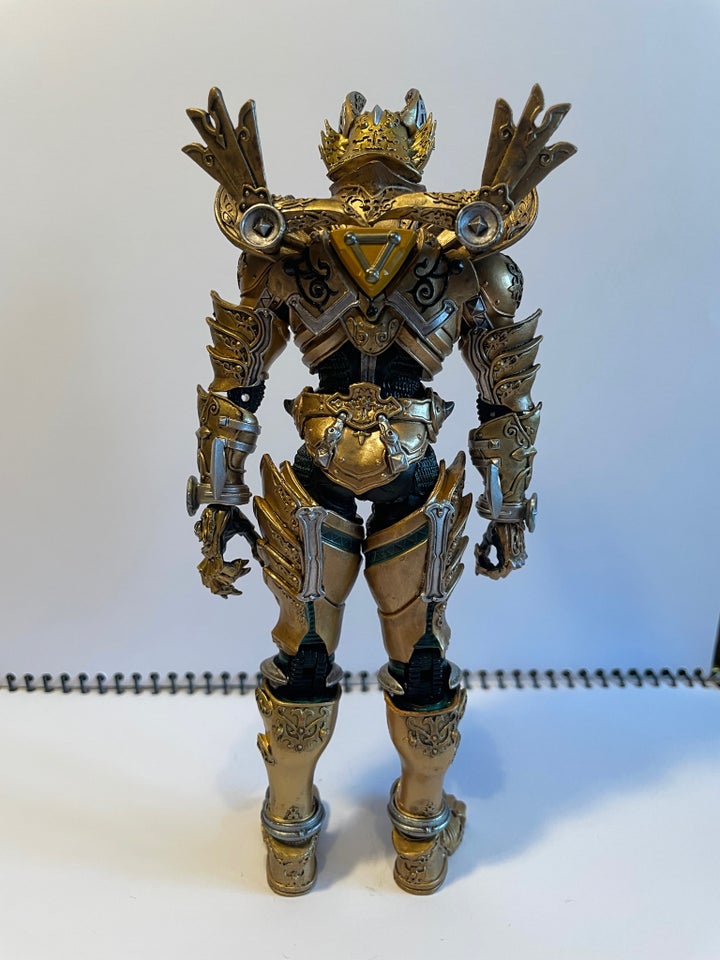 Golden knight og Garo figur, Bandai