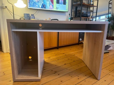 Skrive-/computerbord, Ikea, b: 110 d: 60 h: 75, Sælger det her super lækre skrivebord med plads til 