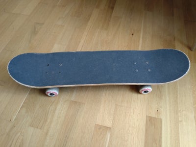 Skateboard, Skatepro, str. 75 cm, I fin stand, ikke brugt meget