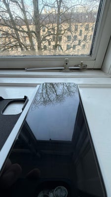 iPhone 15 Pro, 512 GB, Perfekt, Med sort Dbramante 2i1, kamera beskyttelse, ekstra skærmbeskyttelse 