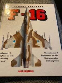 COMBAT AIRCRAFT F-16, Doug Richardson, emne: flyvemaskiner og teknik, Meget informativ hardback bog,
