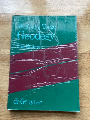 Geodesy, Wolfgang Torge, år 1991, 2 udgave, Selve bogen er i meget fin stand, dog med en del gule ov