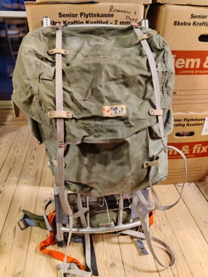 Vandrerygsæk, Fjälräven, b: 50 l: 40 h: 80, Retro Fjälräven rygsæk med alustel og lændebælte. 
Rumme