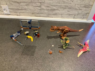 Lego andet, 75931, 75939 og 75926, Lego jurassic park fra 3 sæt
4 dinoer - hele og fine
Figur uden h