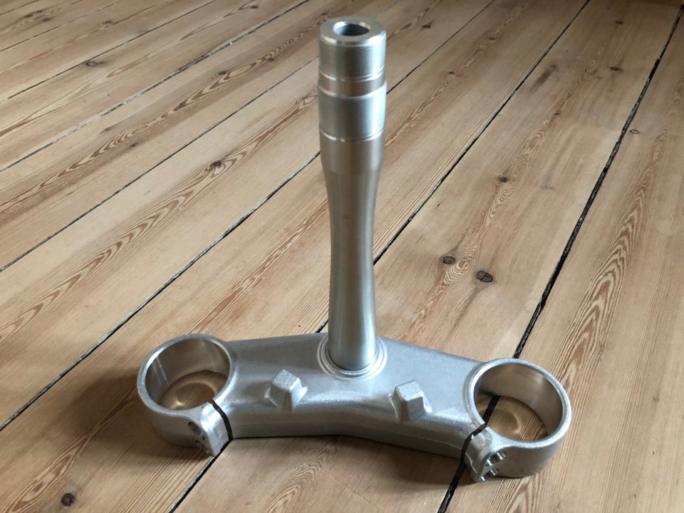 Yamaha R1 – Steering Under Bracket, Original Yamaha Parts