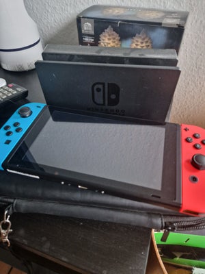 Nintendo Switch, Perfekt, Sælges da jeg ikke bruger den. 

Fremstår og fungerere som ny. Alt hvad de