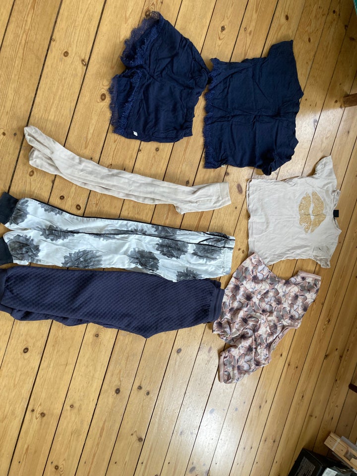 Blandet tøj, Bukser,t-shirt,leggins, Pomp delux – dba.dk – og Salg af Nyt og Brugt