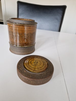 Krukke med låg , Kæhler (HAK), Keramik krukke med låg. Diameter 10cm højde 11,5cm