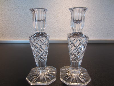 Glas, To lysestager Bøhmisk krystal, 
To smukke lysestager i Bøhmisk krystal. Ingen skår og revner. 