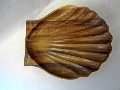 Træ fad udformet som musling, E123 - M, Flot ældre træ fad, som er udformet, som en musling, og måle