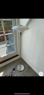 Gulvlampe, Poul Henningsen, PH 3 1/2 - 2 1/2 Gulvlampe i højglansforkromet stål.

Design af: Poul He