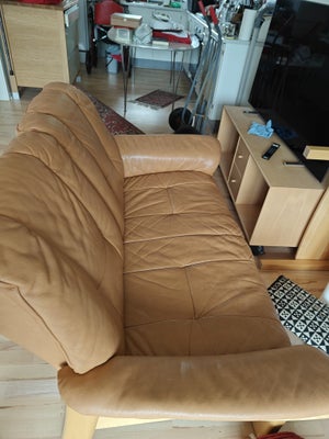 Sofa, læder, 2 pers., 2 pers. Ægte læder og massiv bøg 
146 x 89 
H. 38/85