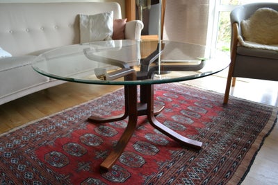 Glasbord, Sofabord med Ø100cm glasplade og palisander understel.
Flot stand.
glasbordet står i Sønde