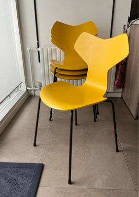 Arne Jacobsen, stol, Grand Prix, 4 Arne Jacobsen Grand Prix / AJ 3130 stole i original gullakeret as