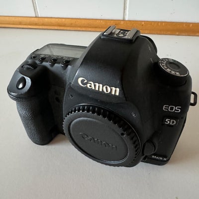 Canon, EOS 5D MK II, 21,1 megapixels, 0 x optisk zoom, Defekt, 

Fra et større auktionslot sælges di