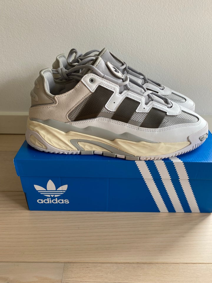 Sneakers, Adidas, str. 45