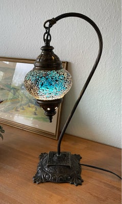 Anden bordlampe, Den fineste tyrkiske mosaik lampe. Giver et smukt hyggeligt lys. Den måler ca 44cm 
