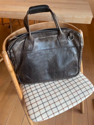 Computertaske, Royal Republic, Lædertaske fra Royal Rebublic i brun læder. Brugt men kan blive rigti