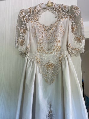 Brudekjole, Alfred Angelo, str. one size, 100 % polyester, God men brugt, Skøn brudekjole. 
Kender i