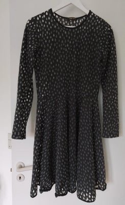 Blusekjole, Stine Goya, str. XS,  sort/hvid,  Næsten som ny, Super fin kort kjole med flot mønster s