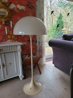 Gulvlampe, panthella, Original Panthella gulvlampe fra Louis Poulsen.
130 cm. høj diameter 50 cm.
I 