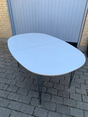 Spisebord, Haslev, b: 105 l: 160, Sælger mit Haslev spisebord nr. 1 i ok stand.
Spisebordet måler 16