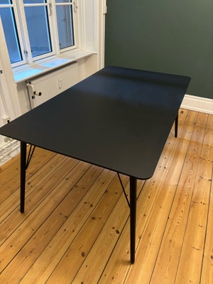 Køkkenbord, Fint bord, fejler intet.

Måler ca. 180 x 100.

Kan hentes på Vesterbrogade 26