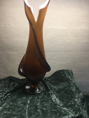 Glas, Vase/glasdesign/kunst, Murano?, Høj og flot glasvase i varme brune og sorte farver - hvid indv