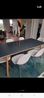Eames, Seks skønne og smukke Vitra Eames. Eiffelbensstole i forkromet stål. Fra Moderna i Los Angele