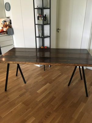 Spisebord, Mørkebrunt plankebord sælges. Bordbenene er HAY Loop Stand Frame bordben, og bordpladen e