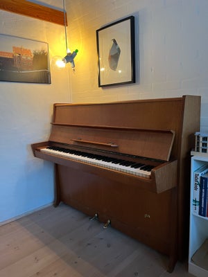 Piano, Petrof, 110, Petrof klaver, formentlig model 110. Smuk klang og velholdt. Stemt for ca. to år