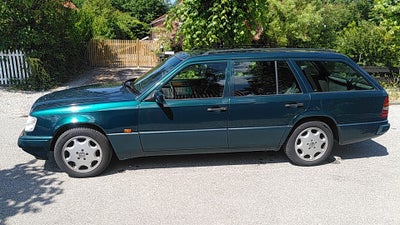 Mercedes 220 E, 2,2 aut., Benzin, 1994, km 379000, grønmetal, træk, nysynet, klimaanlæg, ABS, airbag
