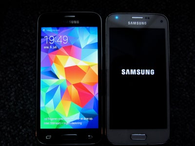 Samsung Galaxy S5 mini, Perfekt, Samsung Galaxy S5 mini (SM-G800F)sort eller hvid, standen er som ny