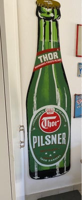Skilte, Ældre 190 cm Thor Pilsner reklame skilt i metal. 