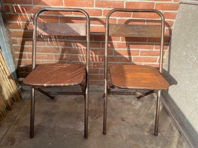 Metal klapstole, Ukendt, 2 metal klapstole med patina/rust.

Oprindelse ukendt. Men ligner autentisk