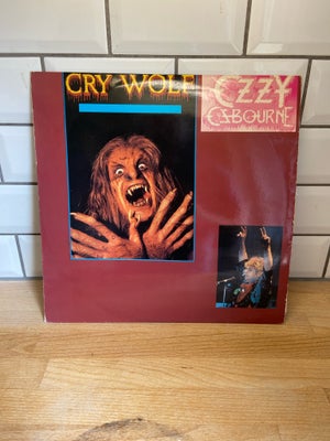 LP, Ozzy Osbourne, Cry Wolf, VG+
VG+