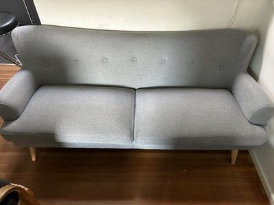 Sofa, stof, 2 pers., Bred 2-personers sofa.

Højde 83 cm, Bredde 200 cm, Dybde 86 cm

Ingen tydelige