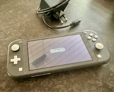 Nintendo Switch, Lite, God, Brugt Nintendo Switch Lite i farven grå / Grey med brugsrider. Fuld funk