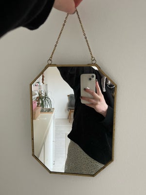 Vægspejl, Sælger dette fine spejl fra H&M Home. 

Nypris 129 kr. 

Afhentes i Vanløse. 