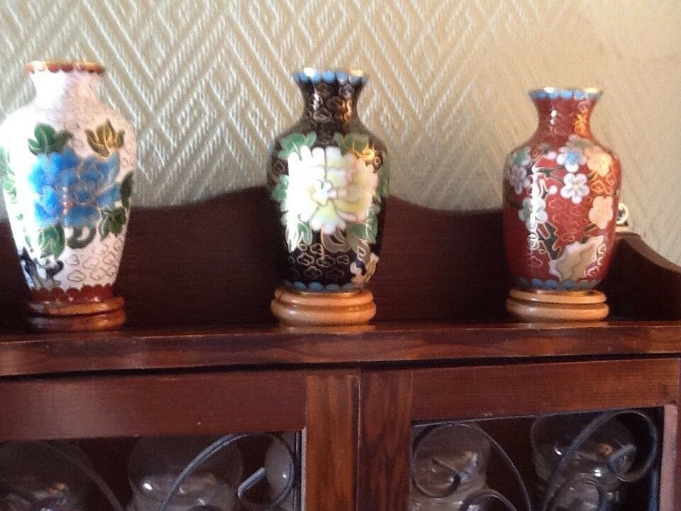 3 små Clossonet vaser på træfod