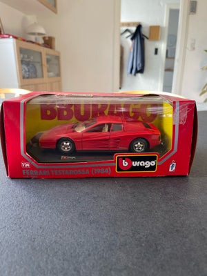 Modelbil, Bburago Ferrari Testarossa 1984, skala 1/24, Intakt model der altid har været i kassen. 
K