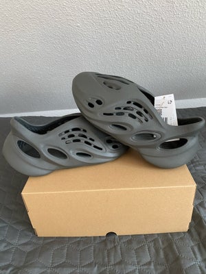 Sneakers, Yeezy, str. 46, Sælger de her foam runner Carbon str 46 super billigt! Til kun 700 prisen 