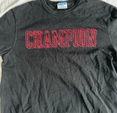 T-shirt, Champion, str. L,  Sort,  Næsten som ny, Champion t-shirt sælges, eftersom den desværre ikk