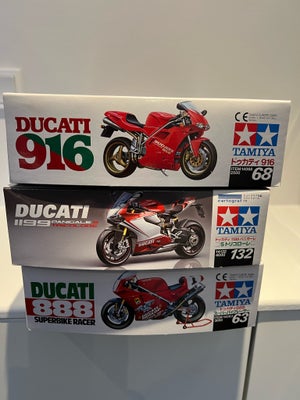 Byggesæt, TAMIYA  Ducati , skala 1/12, 3 STK. DUCATI 916/888/1199

916 har fået primet sin krop elle