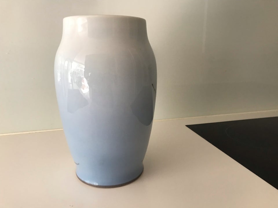 Vase, Royal Copenhagen vase, med smukt blomstermotiv